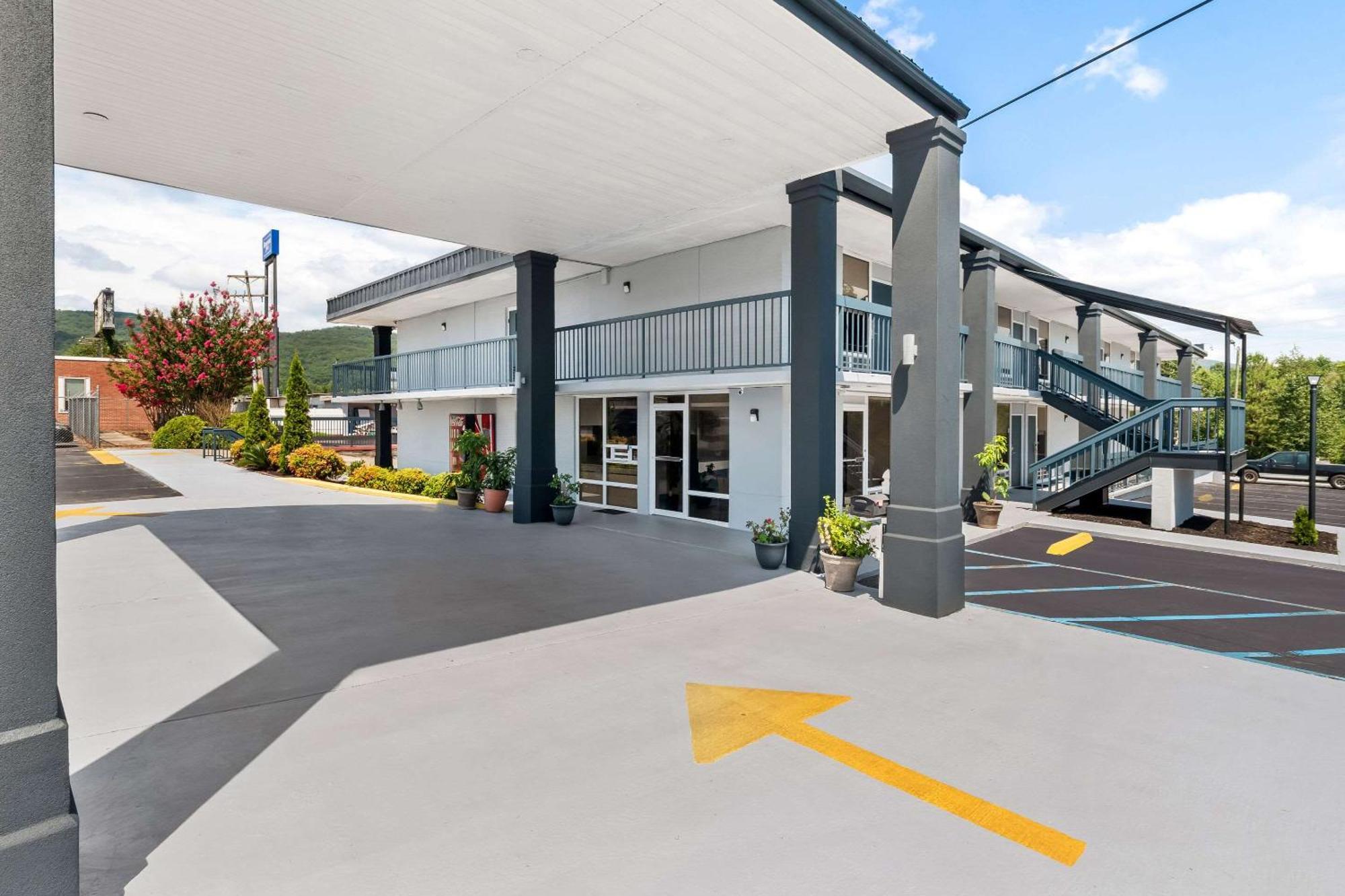 Rodeway Inn Dalton Exteriér fotografie