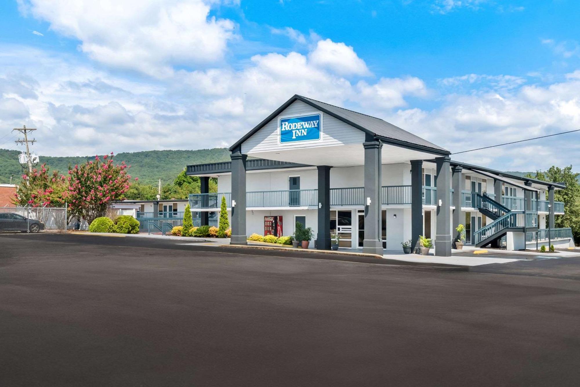 Rodeway Inn Dalton Exteriér fotografie