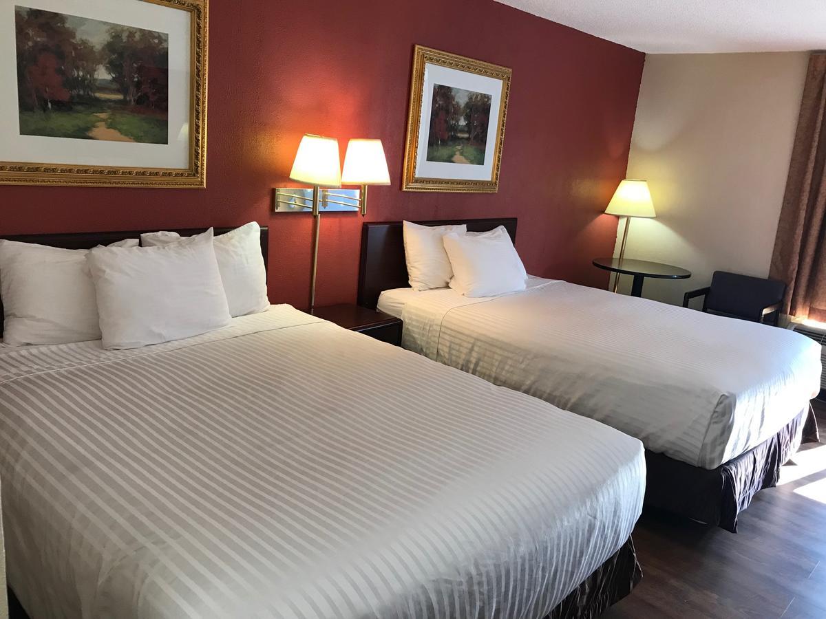 Rodeway Inn Dalton Exteriér fotografie