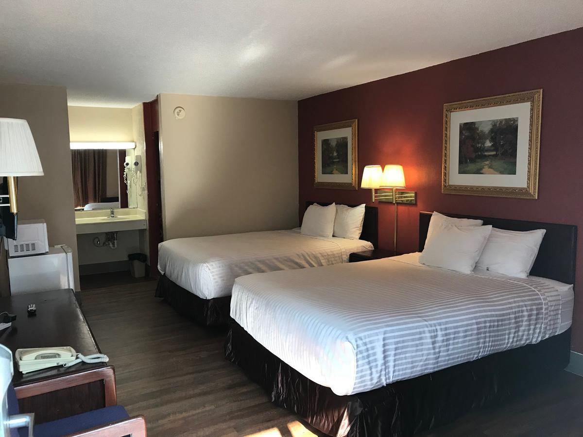 Rodeway Inn Dalton Exteriér fotografie